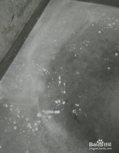刷墙掉在地下的白漆怎么处理