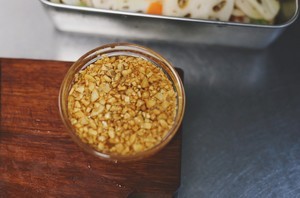 蒜油藕片的做法