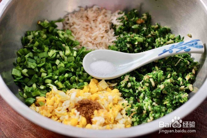 怎么包荠菜鸡蛋虾皮蒸包