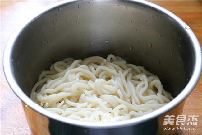 酸辣爽脆丝拌面
