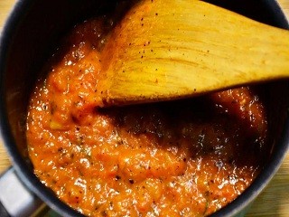 鲜虾芦笋薄底披萨怎么做？