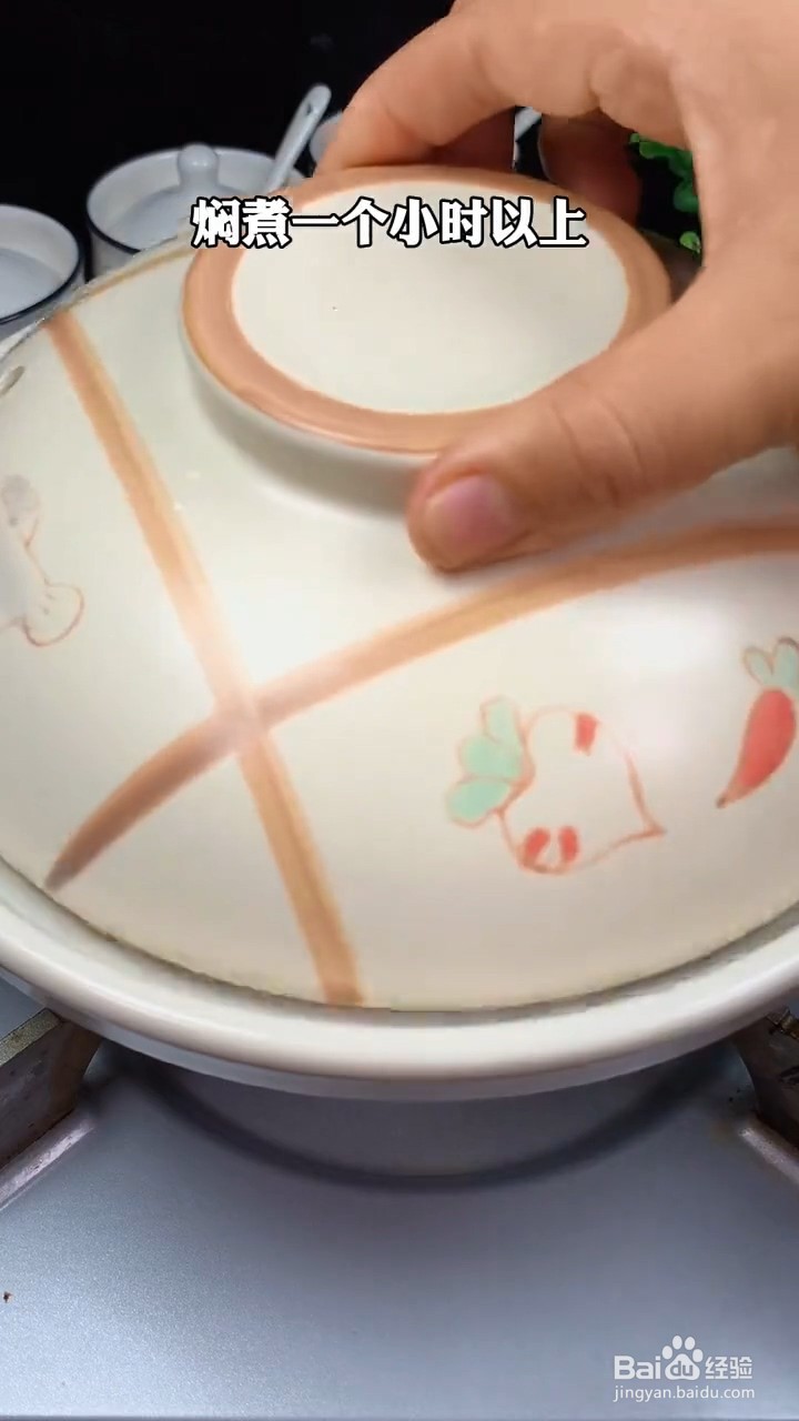 如何制作酱猪蹄？