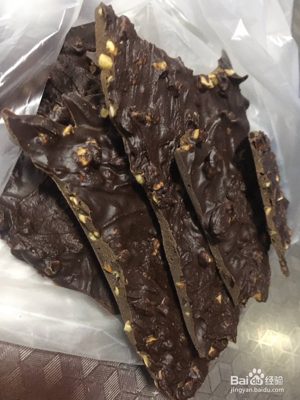杏仁黑巧克力薄脆片比块状好吃百倍
