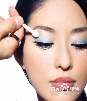 怎样晕染眼影?