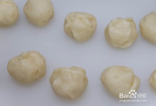 莲蓉蛋黄酥（不用醒面，不用揉出膜）怎么做？
