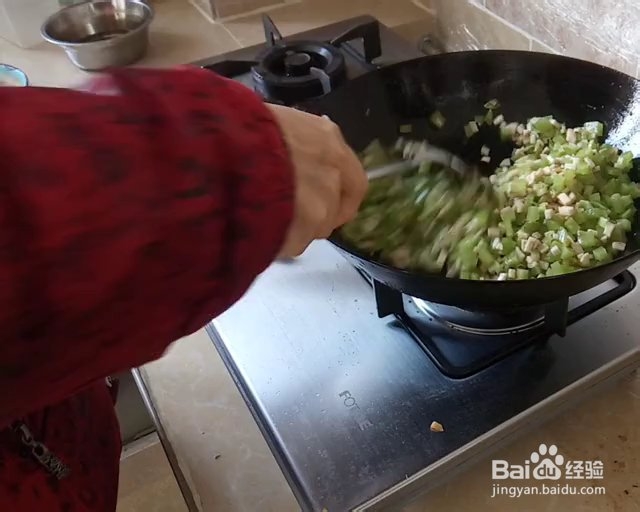 看完就会的杏鲍菇莴笋丁拌饭