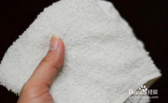 小孩晚上突然发高烧无法及时就医时该怎么办？