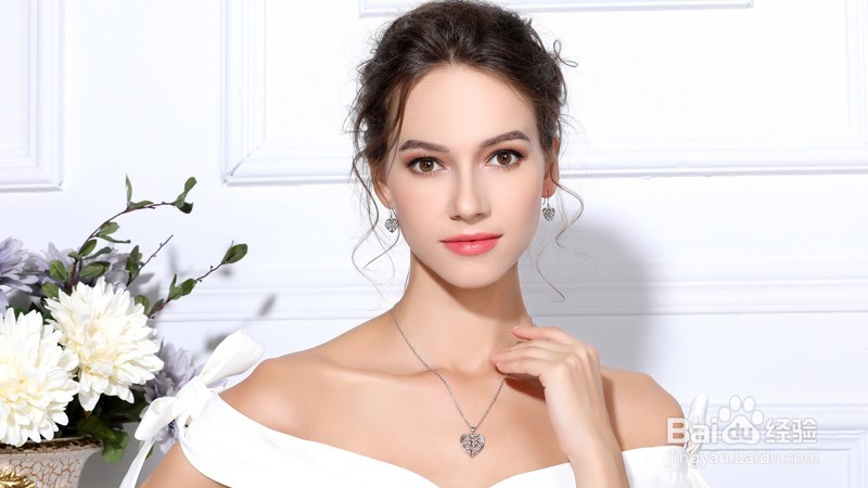 纯银饰品变黑,我们应该怎么做?