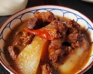 牛肉炖萝卜的做法