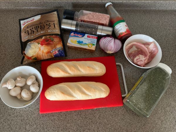 培根蘑菇法棍披萨