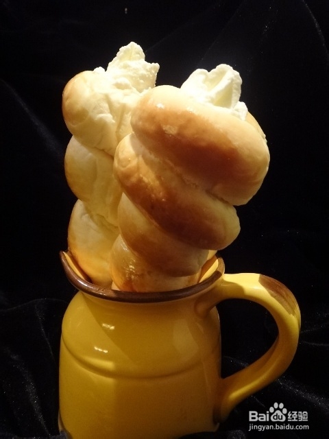 如何制作怀旧的【掼奶油螺旋面包卷】