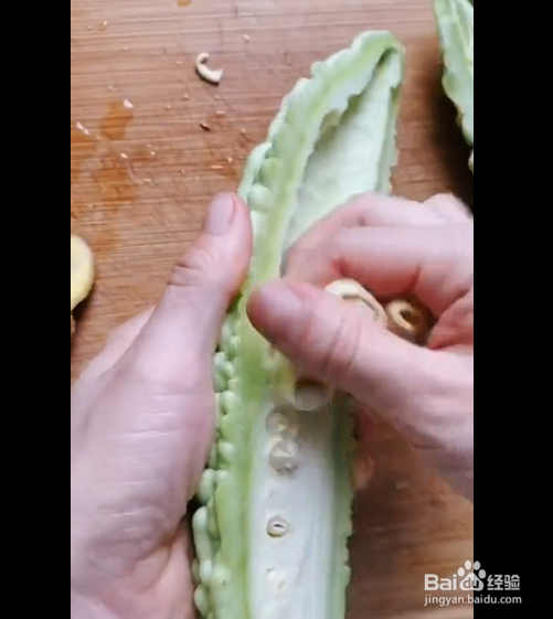 苦瓜黄豆排骨汤的制作方法