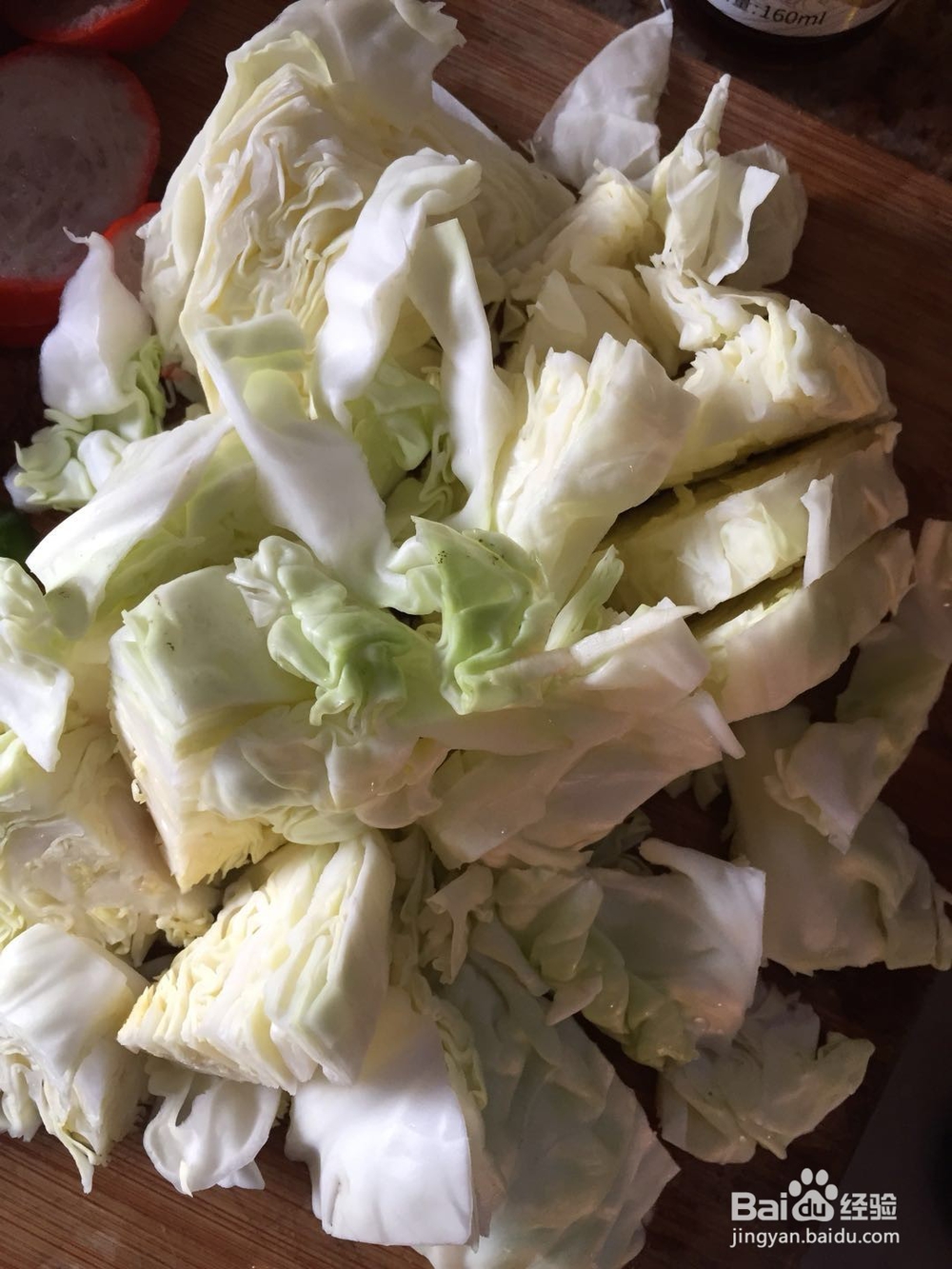 包菜肉肠炒青椒的做法 闽南特色哦好吃极了!