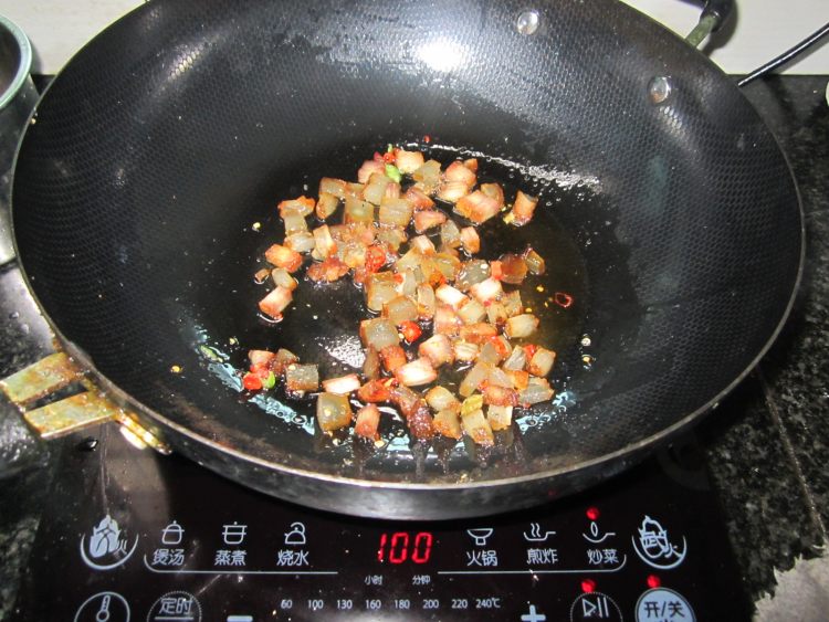 小炒咸菜腊肉丁怎么做好吃，看这个就能学会