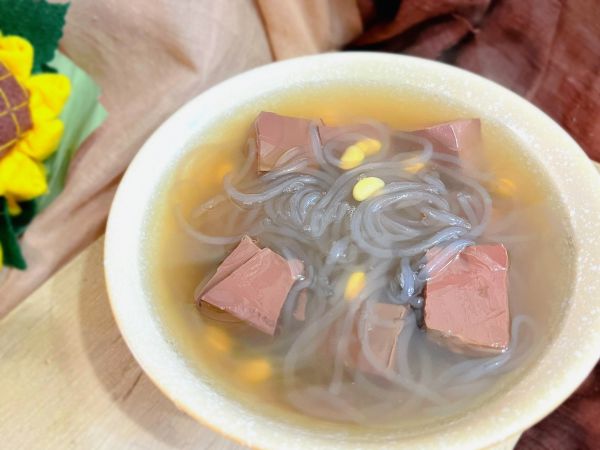 冬季补血好汤鸭血粉丝汤