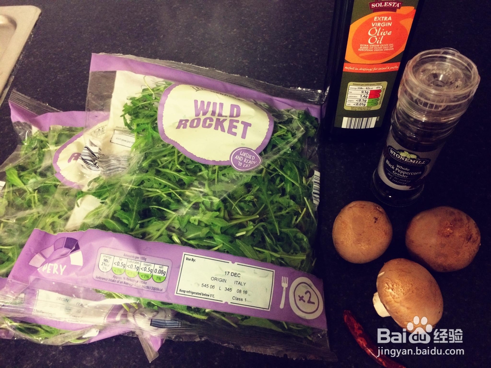 一个人做清香口蘑芝麻菜