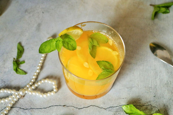 黄西瓜柠檬薄荷饮