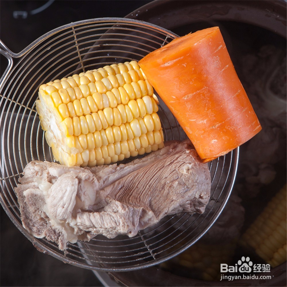 逛食记丨胡萝卜玉米煲猪骨,老火靓汤的标配