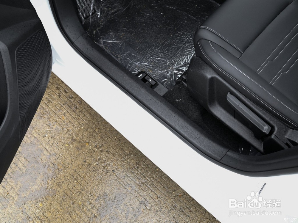 联动云共享汽车后备箱怎么开