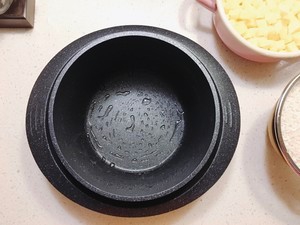 粒粒肠土豆焖饭做法
