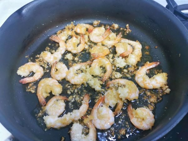 香煎蛋白基围虾