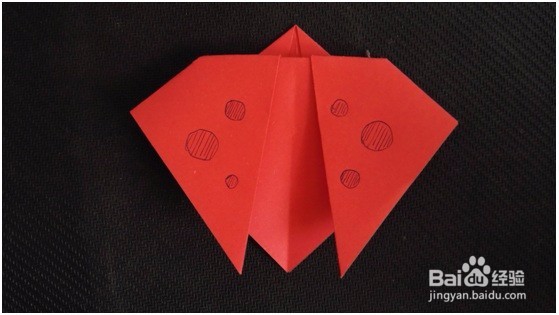 【折纸教程】怎样折一只七星瓢虫
