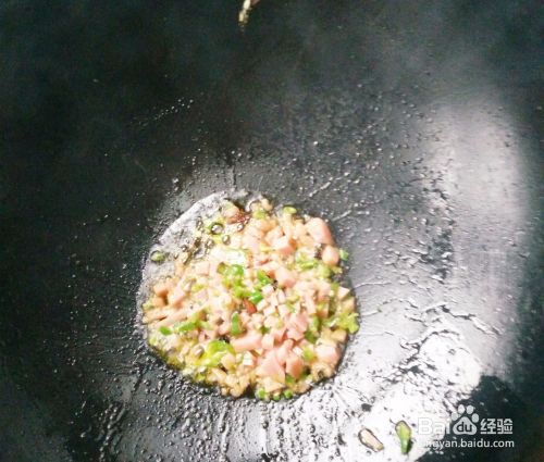 早餐—鲜香蛋汁馒头片和青椒火腿炒饭的做法