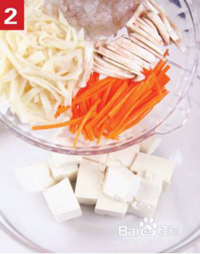 把蟹肉和豆腐用紫菜统统卷起来 炸出好美味