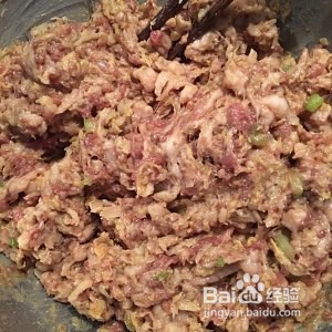 东北酸菜猪肉馅饼