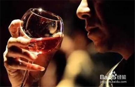 在喝酒的时候我们不能一同吃什么呢。