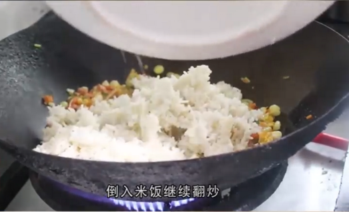 如何做蛋炒饭,掌握好这一点,米饭越吃越香