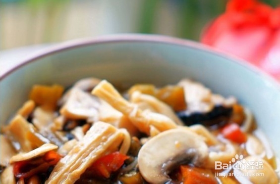 酸辣腐竹菌菇煲的家常做法