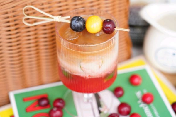 蔓越莓椰奶冰咖啡