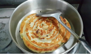 猪肉小葱盘龙馅饼