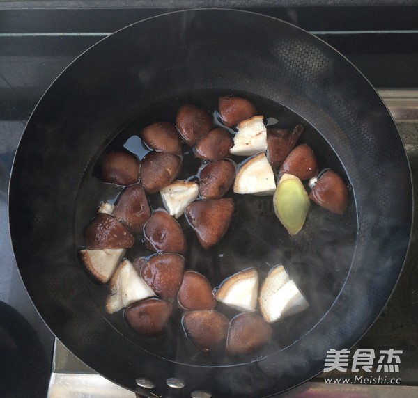 鲜香菇豆腐汤
