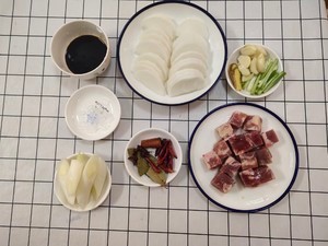 萝卜炖牛腩的做法