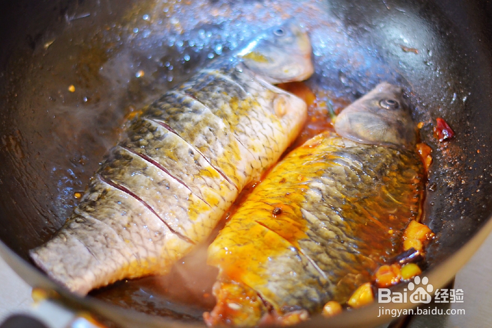 怎么做拥有麻辣小龙虾味的川香鲫鱼？