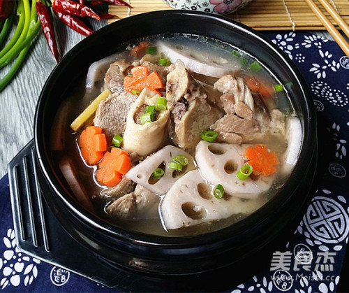 筒骨莲藕汤的做法