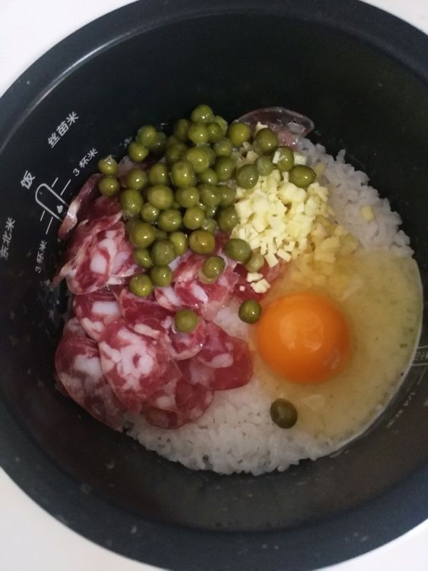 电饭锅版腊肠煲仔饭