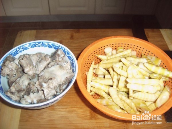 笋子烧排骨的做法