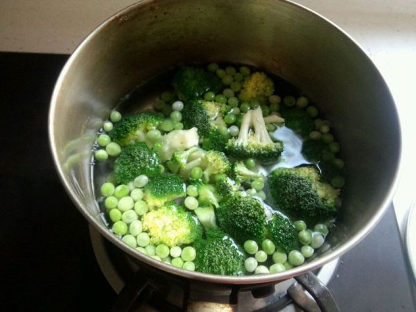 青豌豆西兰花奶油浓汤