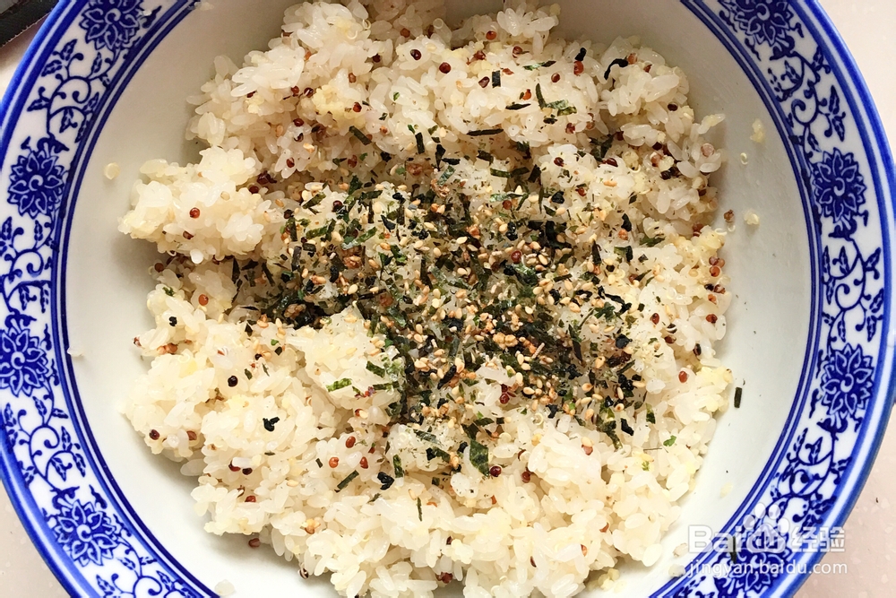 给对象做的藜麦蛋黄肉松三角饭团