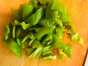 食补养生青椒炒蛋的做法