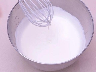 果冻夹心慕斯蛋糕卷怎么做？