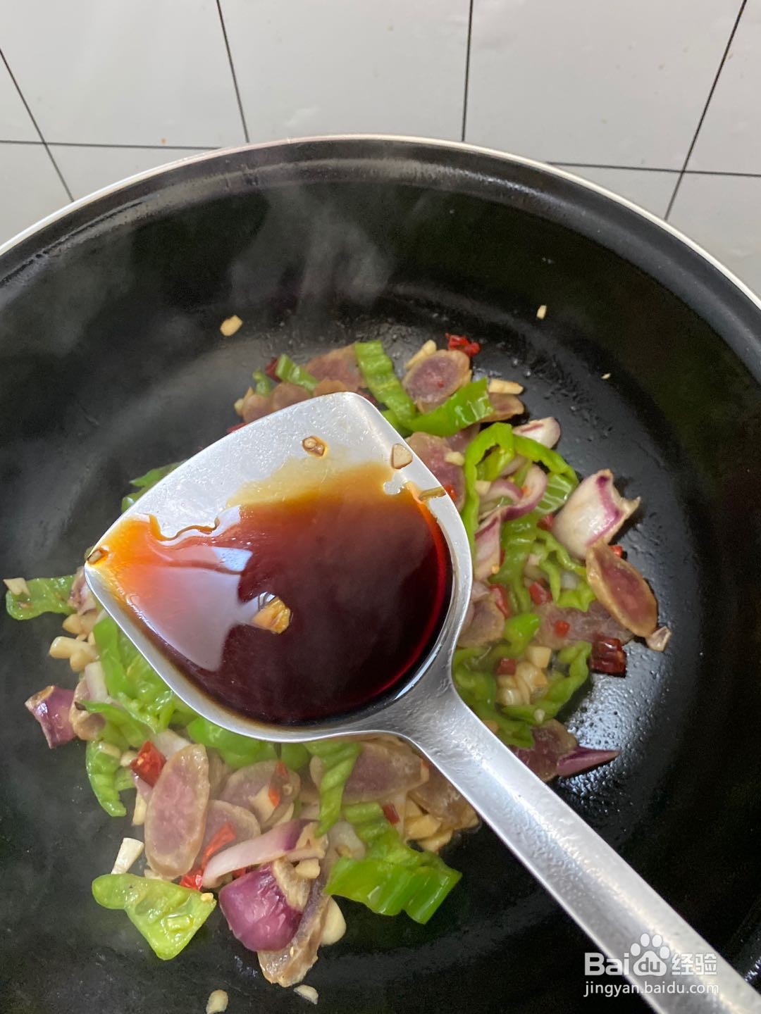 青椒炒腊肠的做法