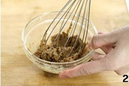 怎样在家中自制美味的翻转菠萝布朗尼