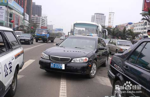 汽车怎样驾驶比较安全？