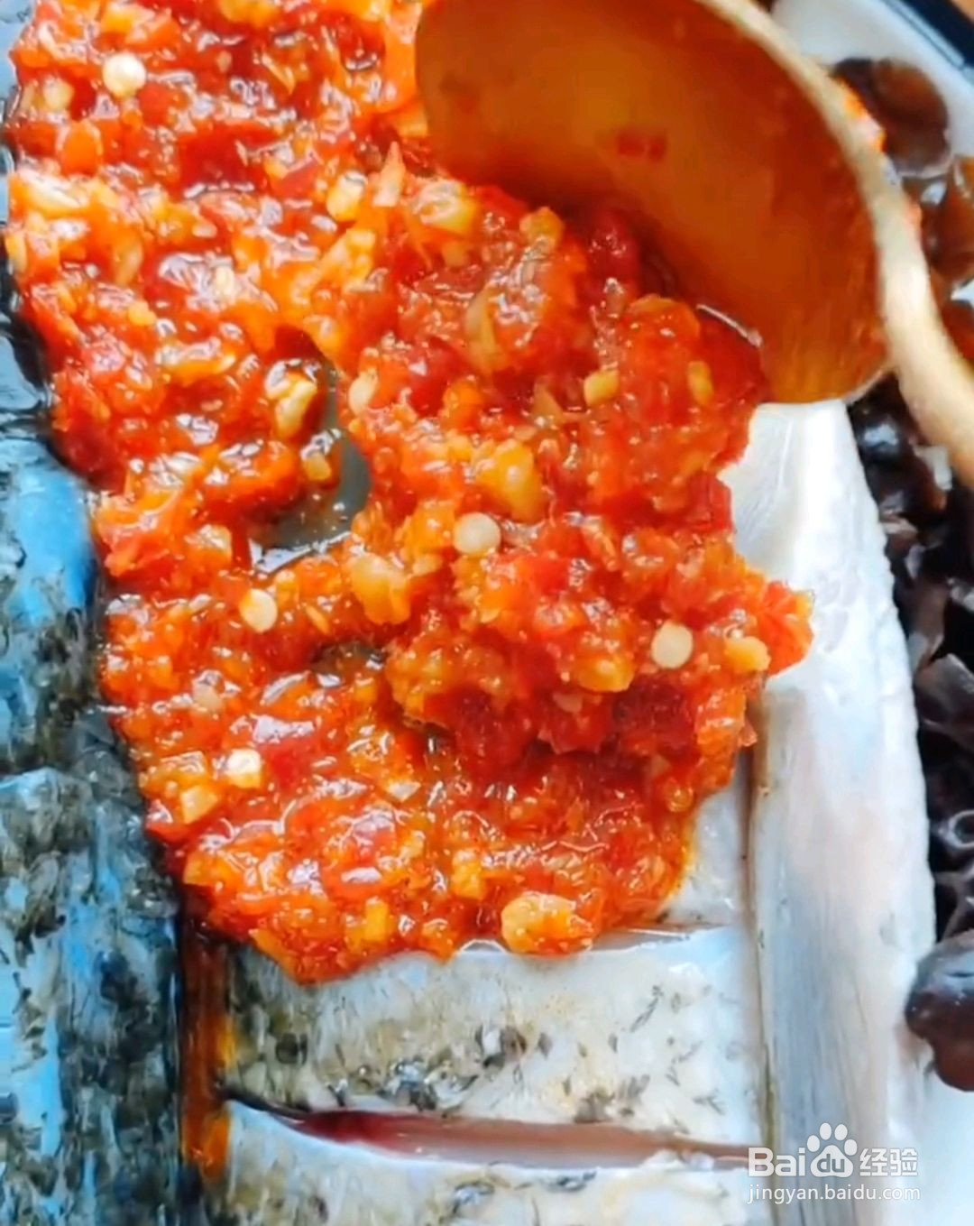 双椒鱼头的做法