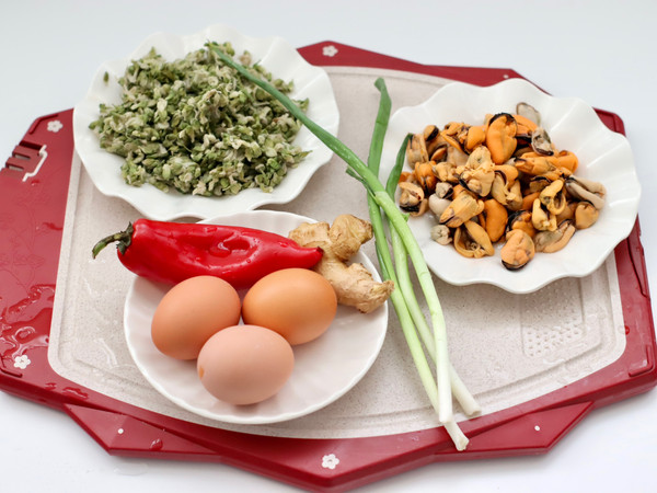 槐花鸡蛋海虹小炒