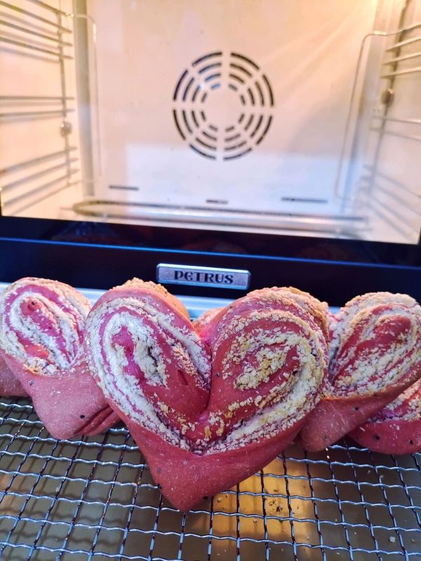 火龙果椰蓉面包